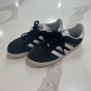 Girls Adidas Gazelle suede shoes size 3 youth.